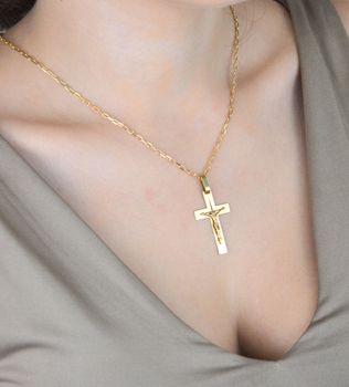 Złota zawieszka krzyżyk z Jezusem wykonana ze złota 585, waga 2,28 g, długość 44 mm. Idealny prezent religijny – chrzest, komunia, bierzmowanie (1).JPG